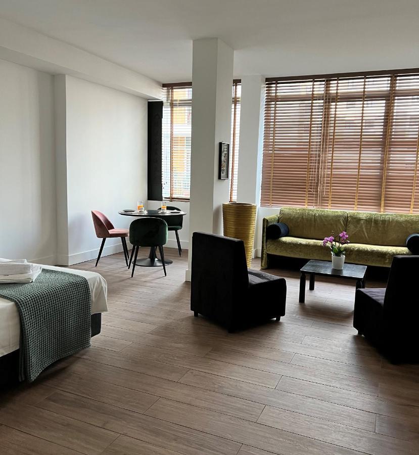 Family Room,1469362181:JPEG